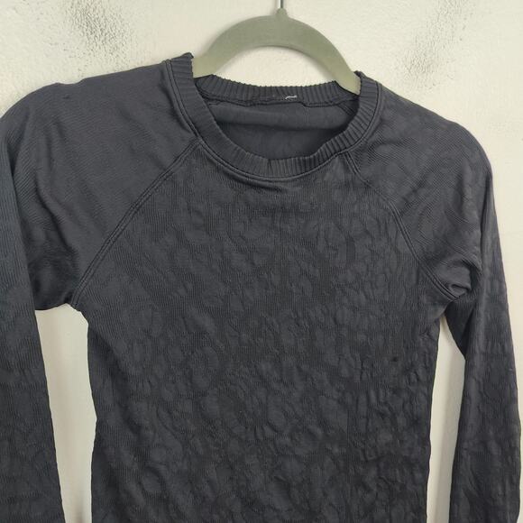 Lululemon Rest Less Pullover Womens XS Approx Black‎ Floral Embossed Seamless - Picture 2 of 5